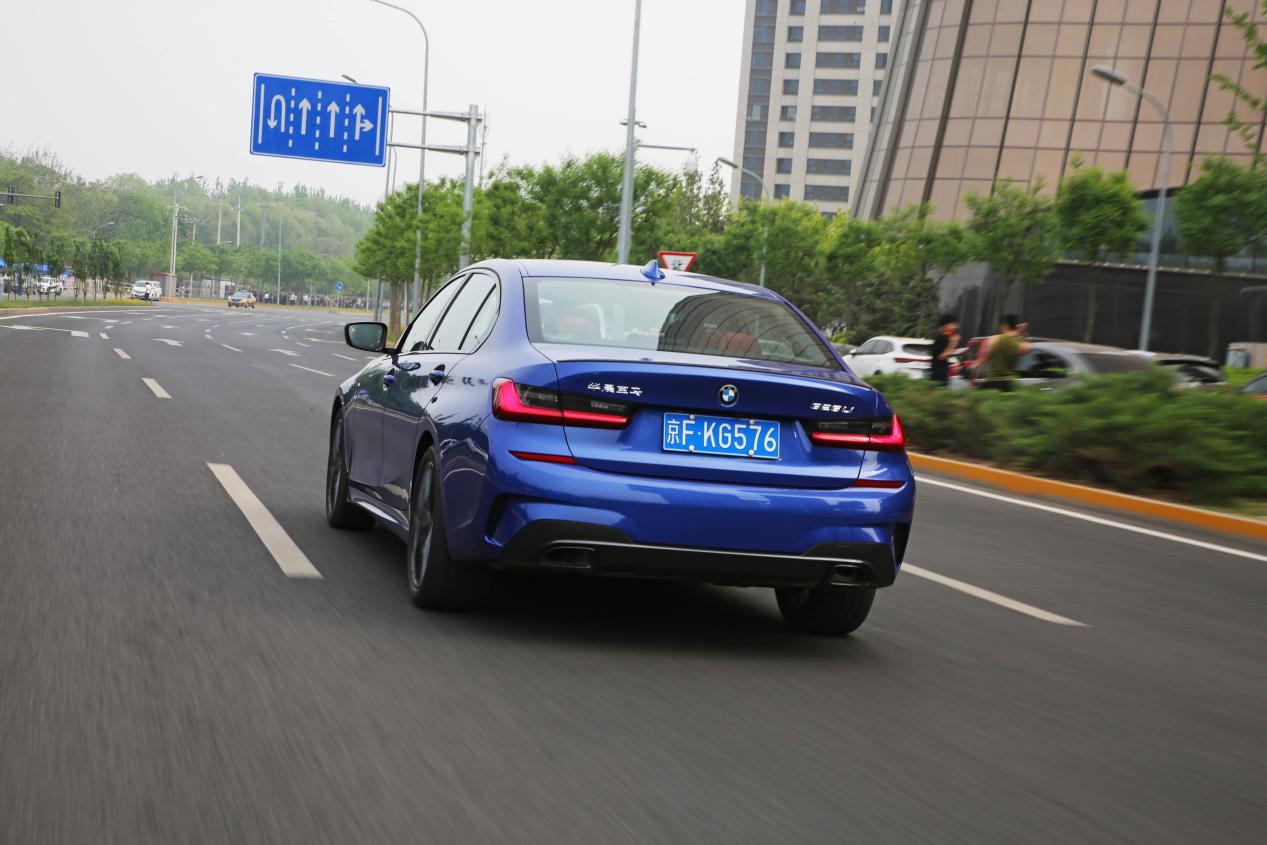 最新款宝马325li运动版试驾视频,去试驾一台宝马325li是什么感觉