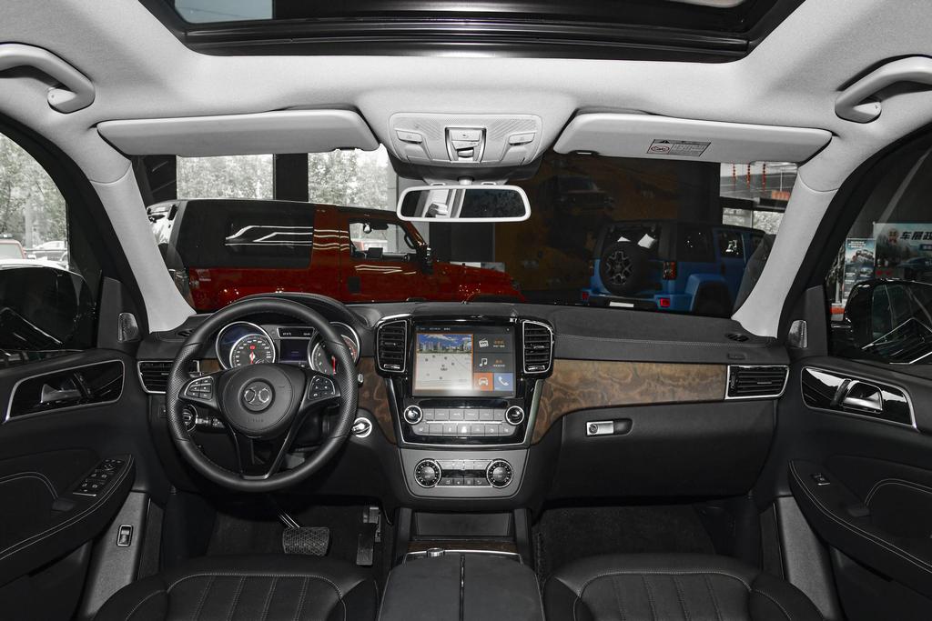 7座北京bj90大型suv,国产百公里加速最快硬派suv