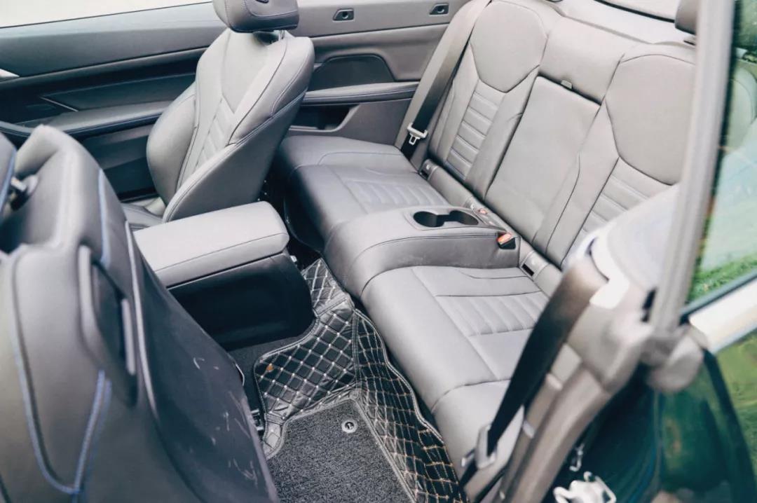 宝马新4系敞篷车主感受,朋友买了台宝马