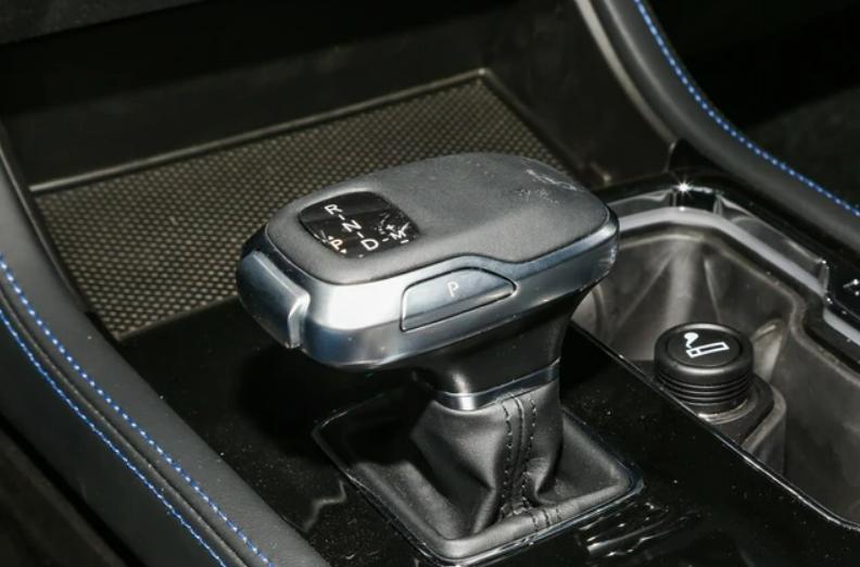 德系bj40,bj40致敬2020版和刀锋英雄版对比