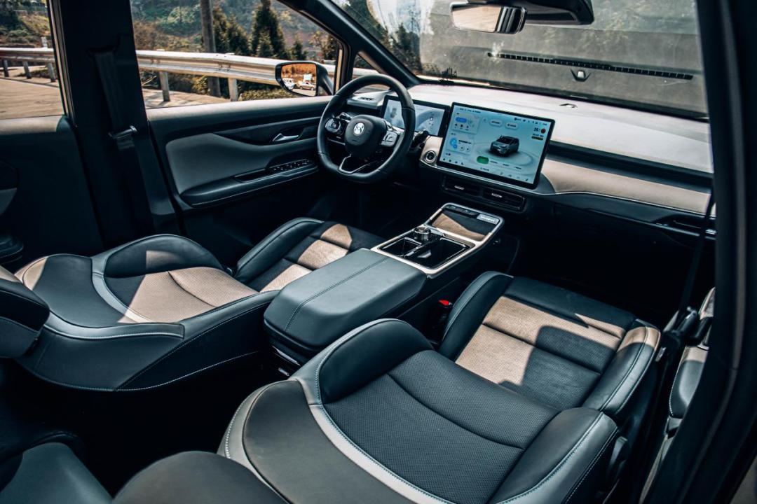 合创z03对比aiony如何选择,合创z03和aiony有什么区别