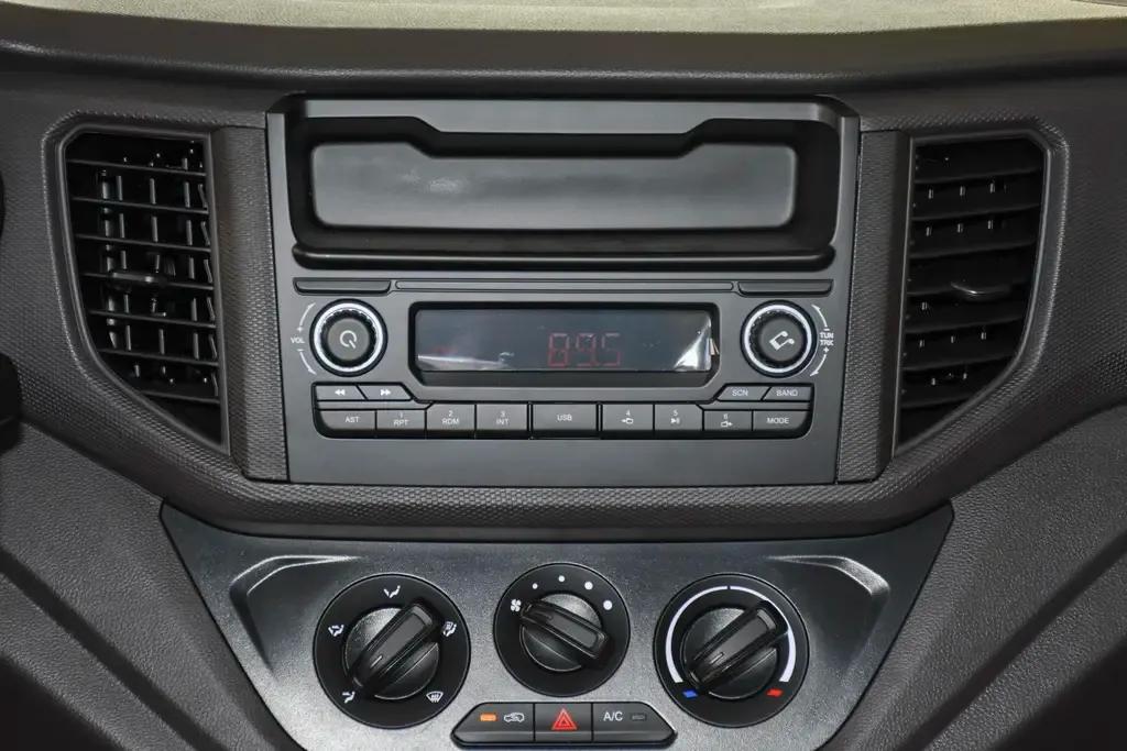 配1.5L发动机，百公里综合油耗6.4L，五菱宏光V实力怎么样？