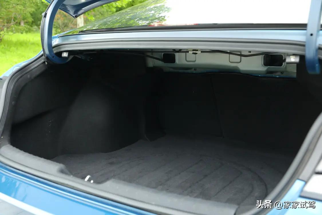 万元a级家轿试驾北京现代伊兰特,现代伊兰特1.5llux尊贵版最新落地