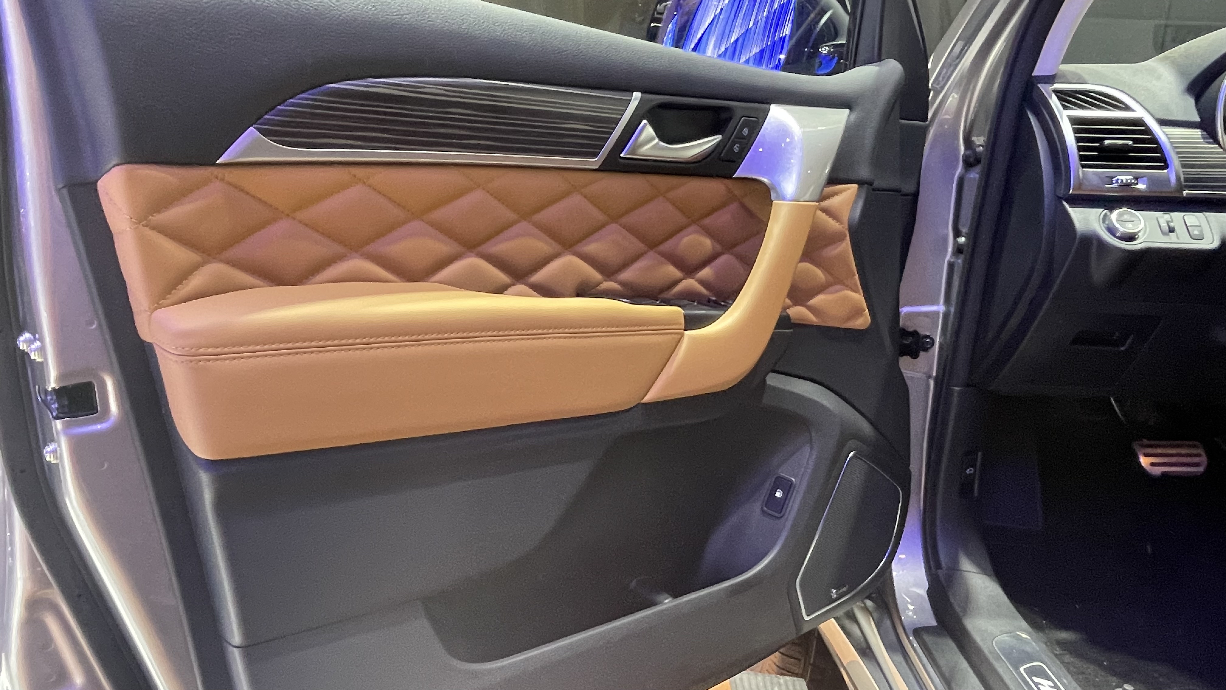 全新一代普拉多售45.98万起,普拉多2024款对比全新哈弗h9