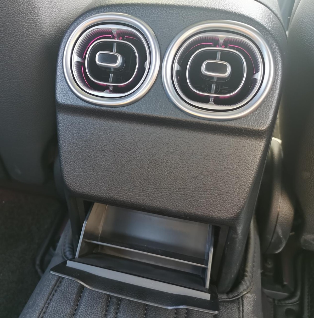 长轴距奔驰c级2024款多长,奔驰c级w124