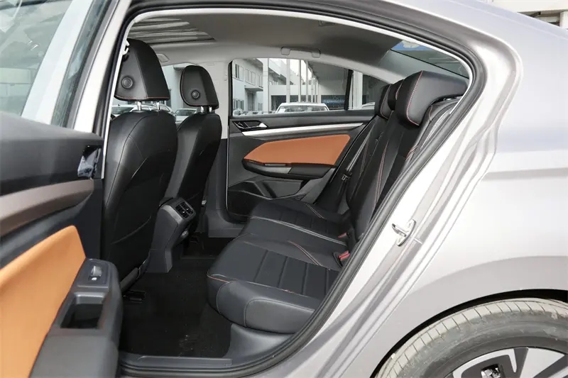 丰田雷凌和大众宝来该怎么选,宝来1.2t跟雷凌1.2t哪个好保养便宜