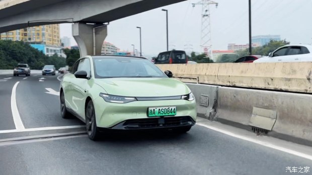 零跑c01增程和纯电驾驶质感,零跑c01车型买纯电好还是混动好