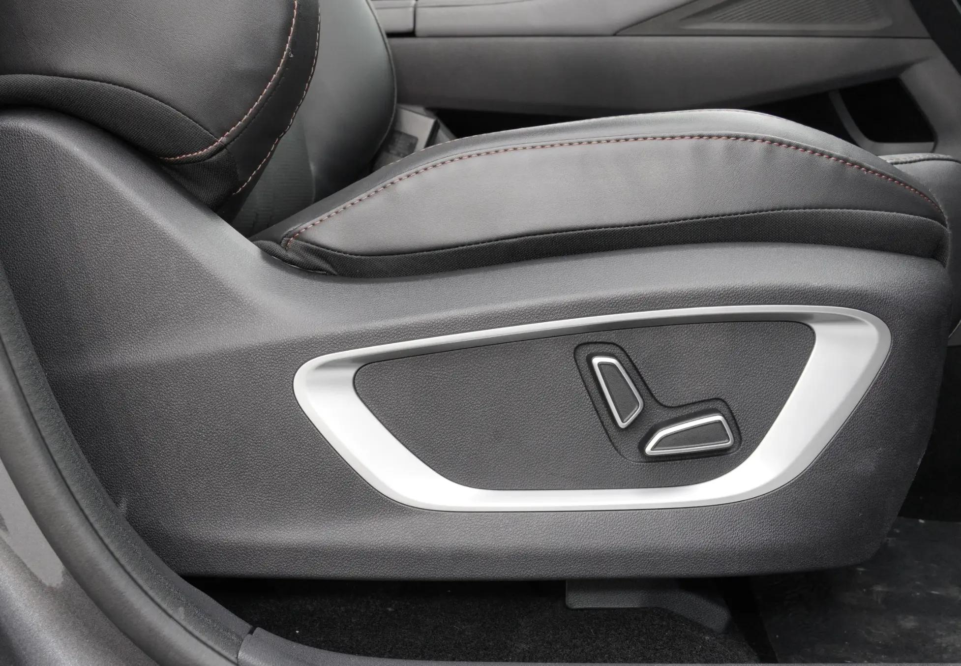 长安cs55plus和cs75plus,长安cs75plus1.5t自动豪华版