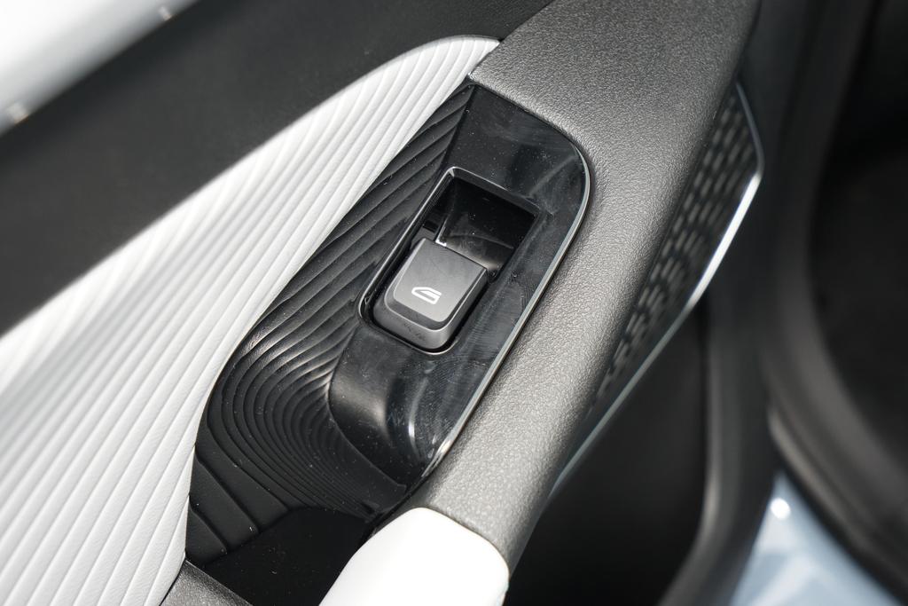 吉利帝豪第四代冠军版仪表,吉利帝豪第四代冠军版仪表盘