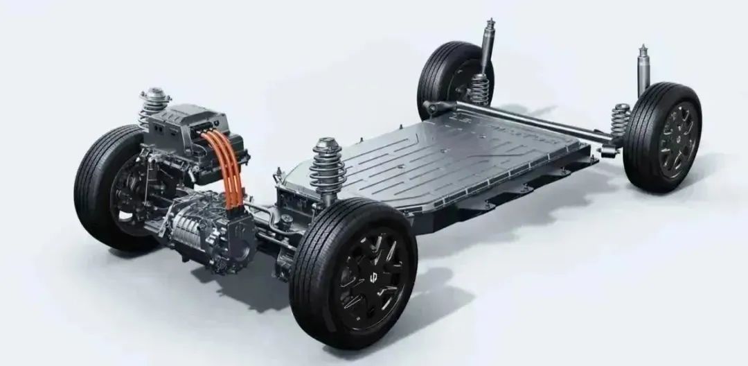 零跑t03别看小车型空间可不小,零跑t03新能源汽车优缺点