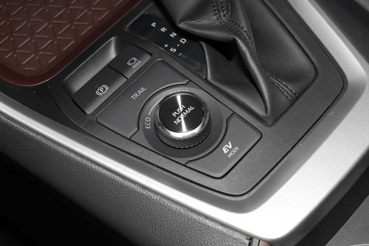 详解一汽RAV4荣放，两种动力可选，能否兼顾性能和节能？