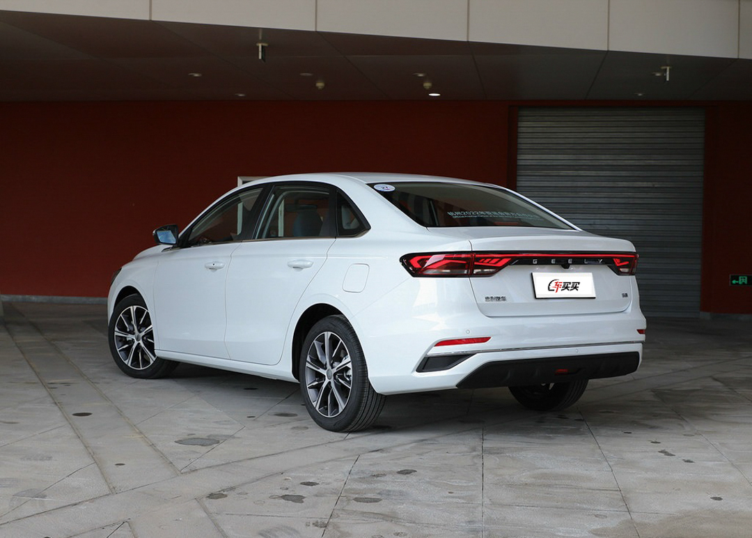 国民家轿焕新吉利第四代帝豪新车,2016吉利帝豪车机升级carlife