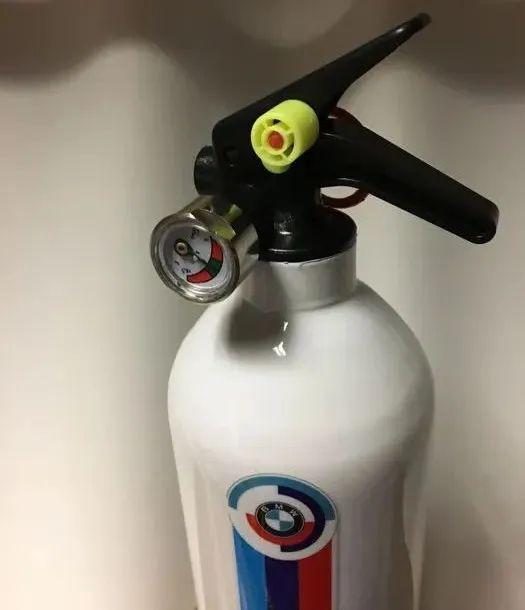 宝马必须换的三个配件,宝马车内必备用品有哪些