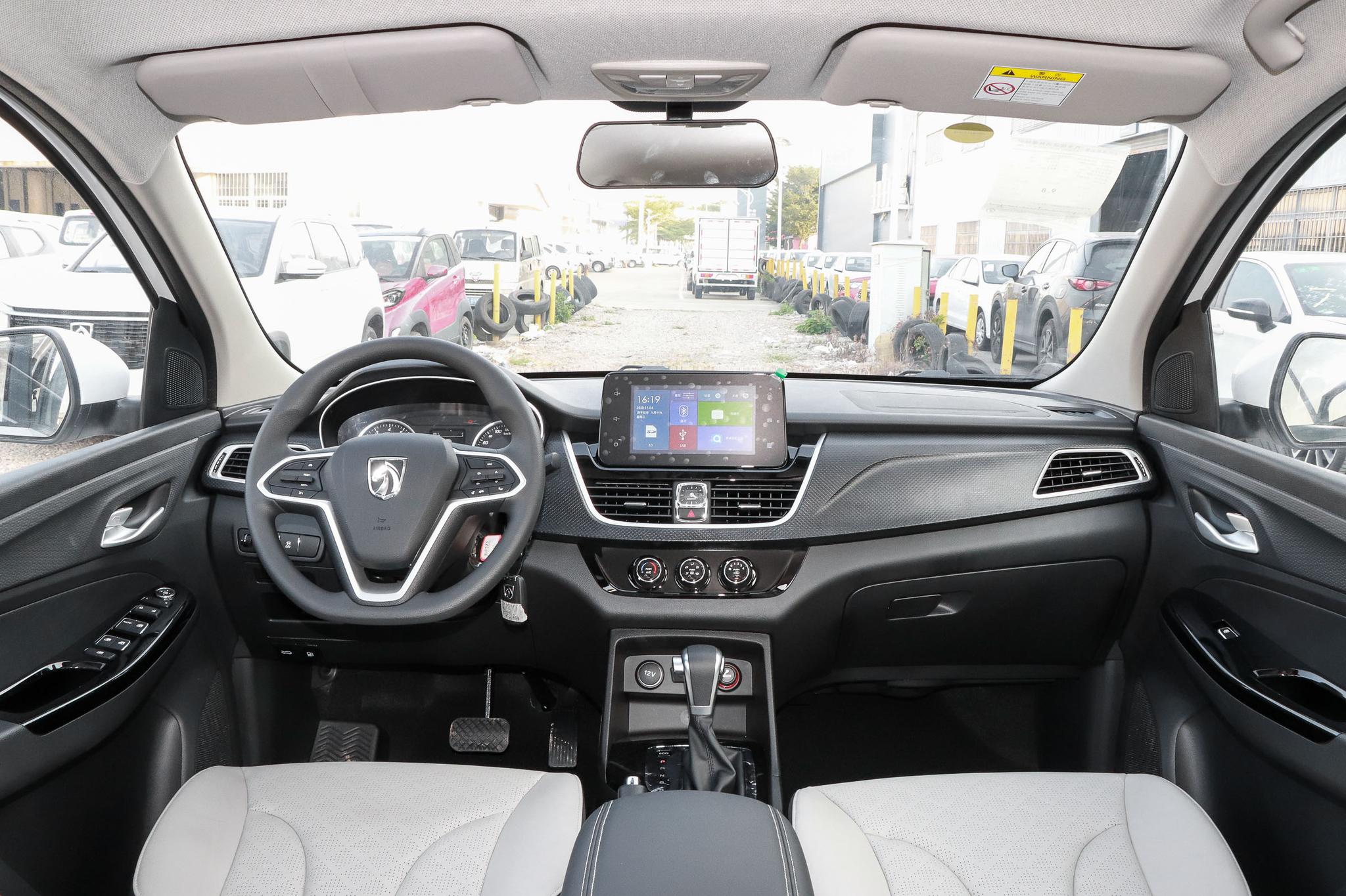 宝骏730用车体验时尚型,宝骏730是一台家用大空间七座mpv