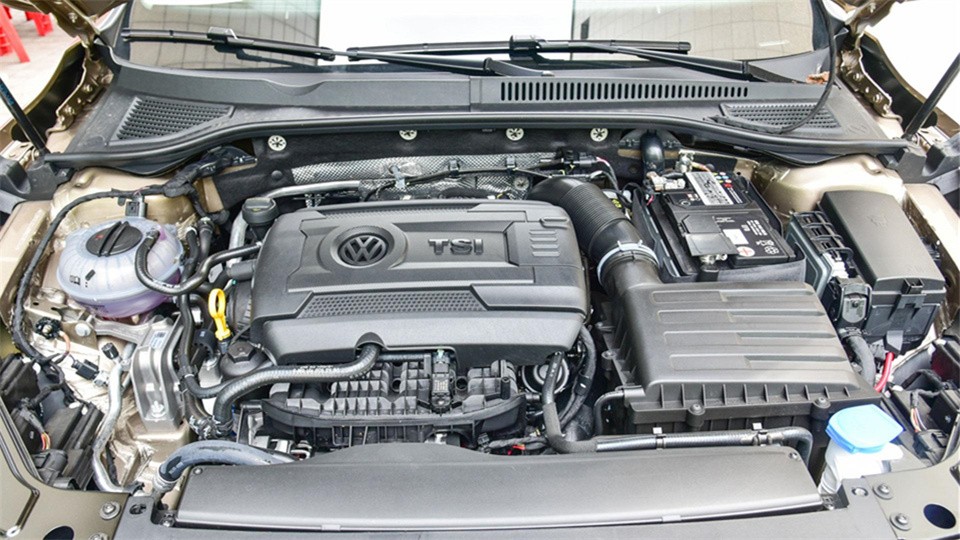 大众帕萨特1.8t值多少钱,大众帕萨特顶配价格是多少