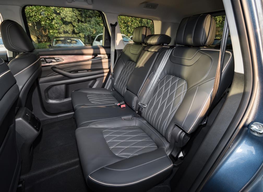 中大型suv怎么选不妨先看看这款车,15到20万的中型suv六座油耗低的车