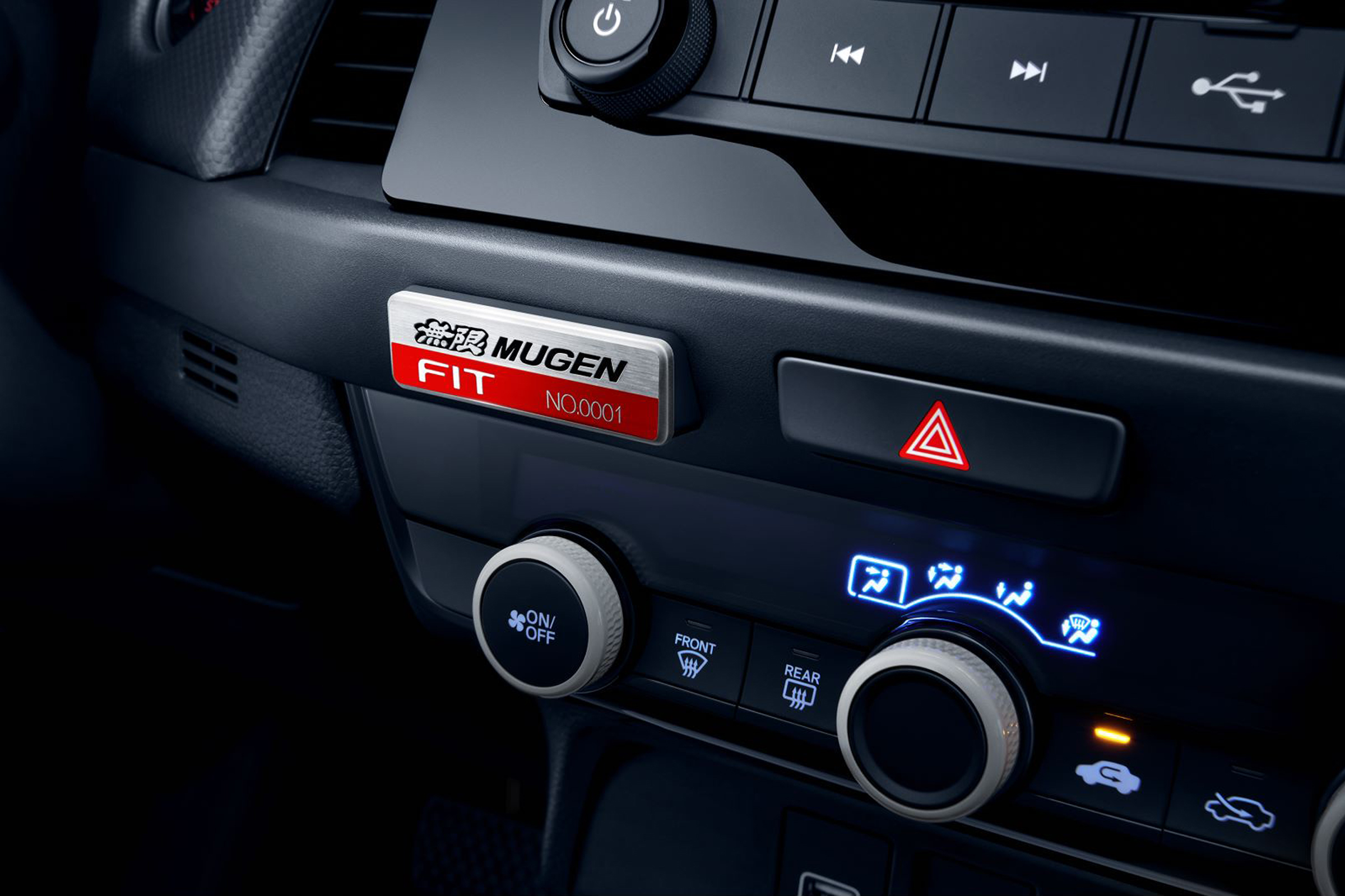 运动大尾翼+专属内饰，“原厂改装”飞度無限MUGEN版即将上市