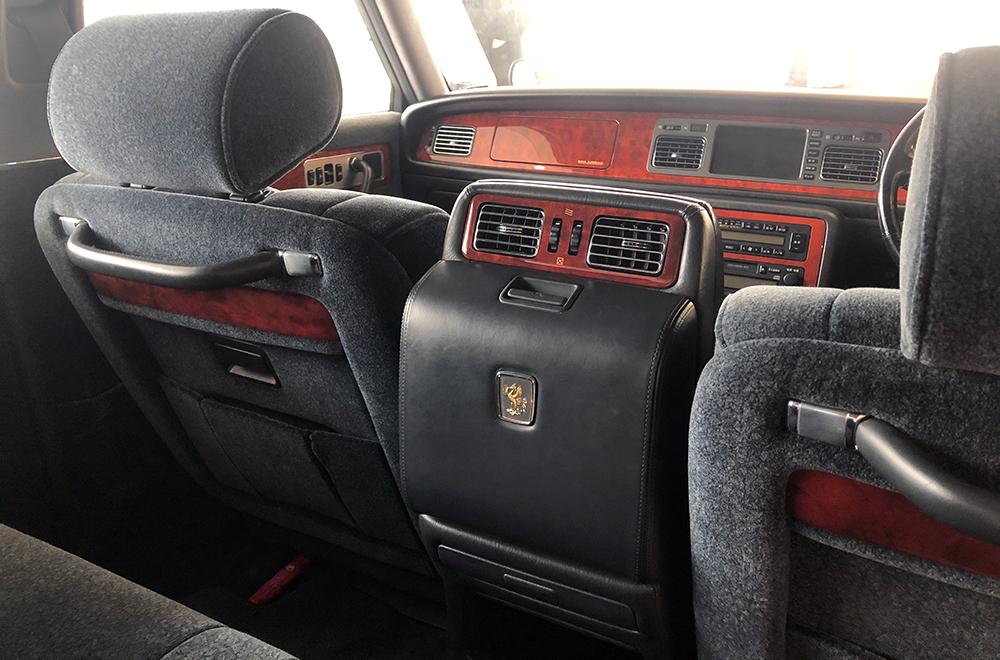 手工打造金凤凰为标！实拍日本皇族*用御**座驾第二代丰田世纪