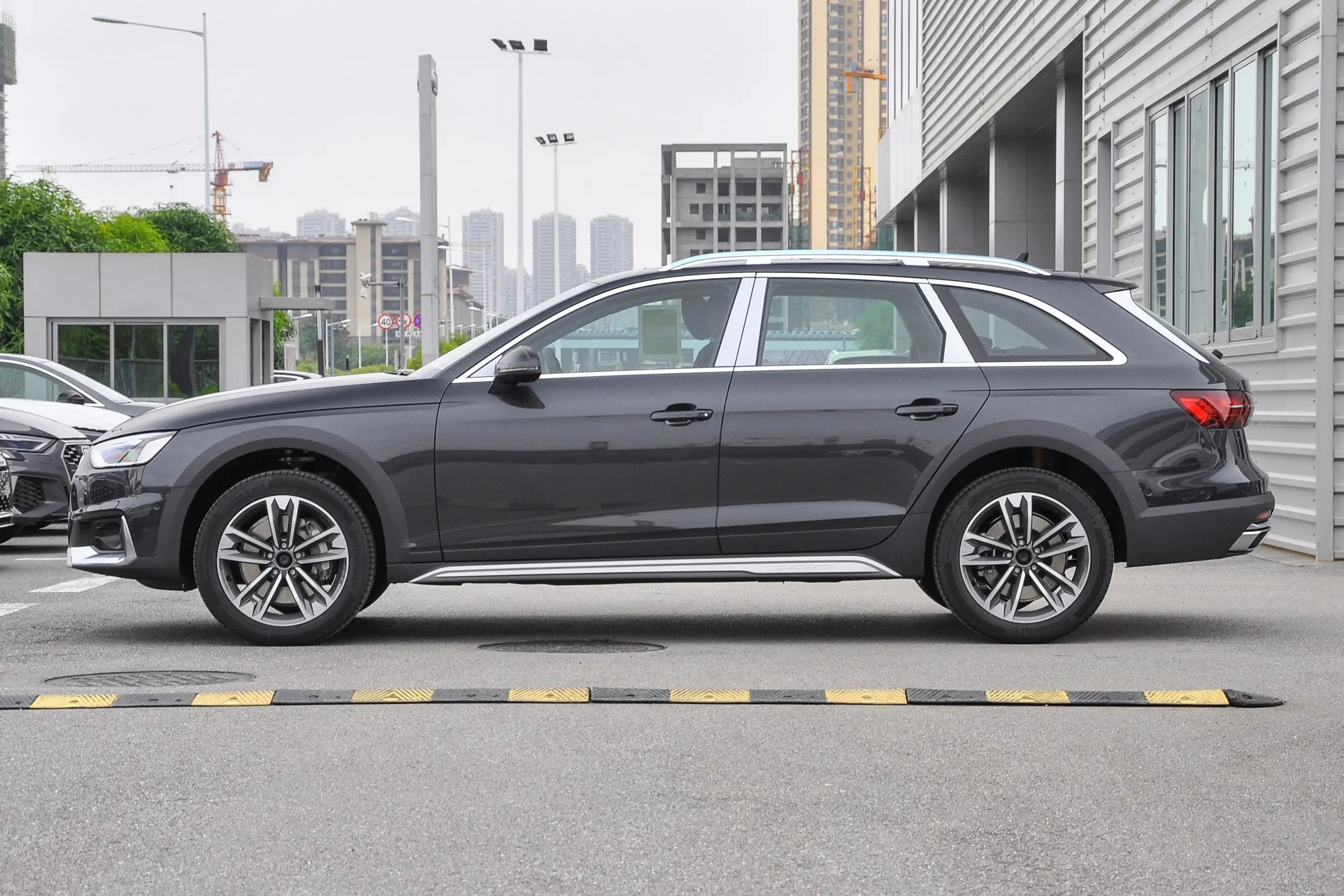 奥迪a4旅行车allroad2021款,奥迪a4旅行车allroad最新款