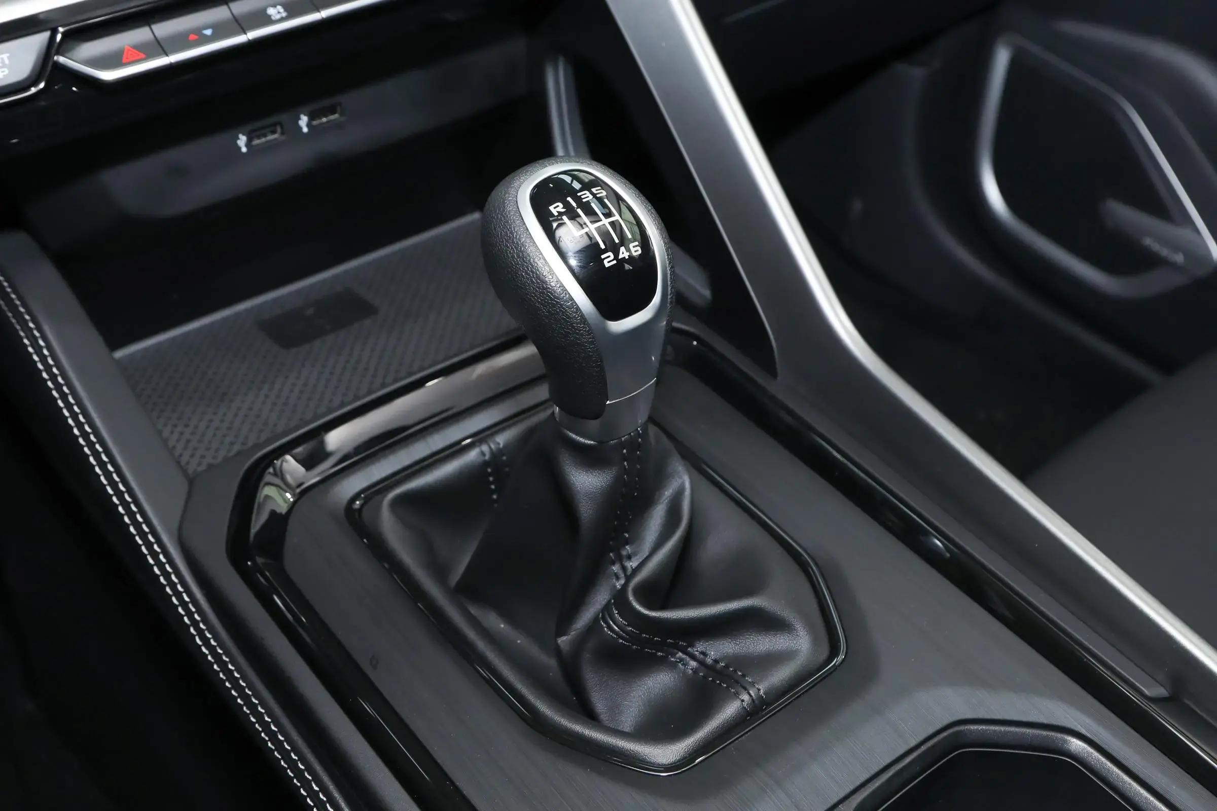 新款手动挡吉利远景x6都有啥配置,16年1.3tcvt旗舰型吉利远景x6