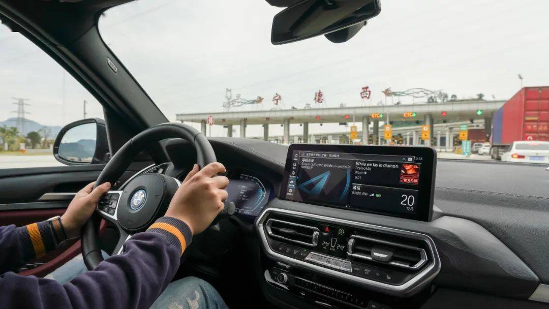 宝马ix3高速实际续航测评,宝马ix3满电才295公里