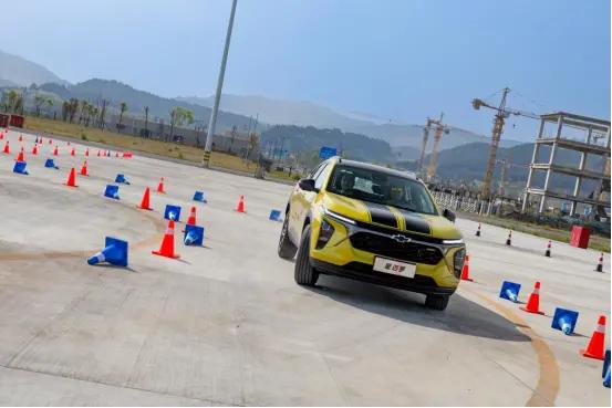 星迈罗逍客尺寸对比,雪佛兰科迈罗和日产逍客尺寸对比