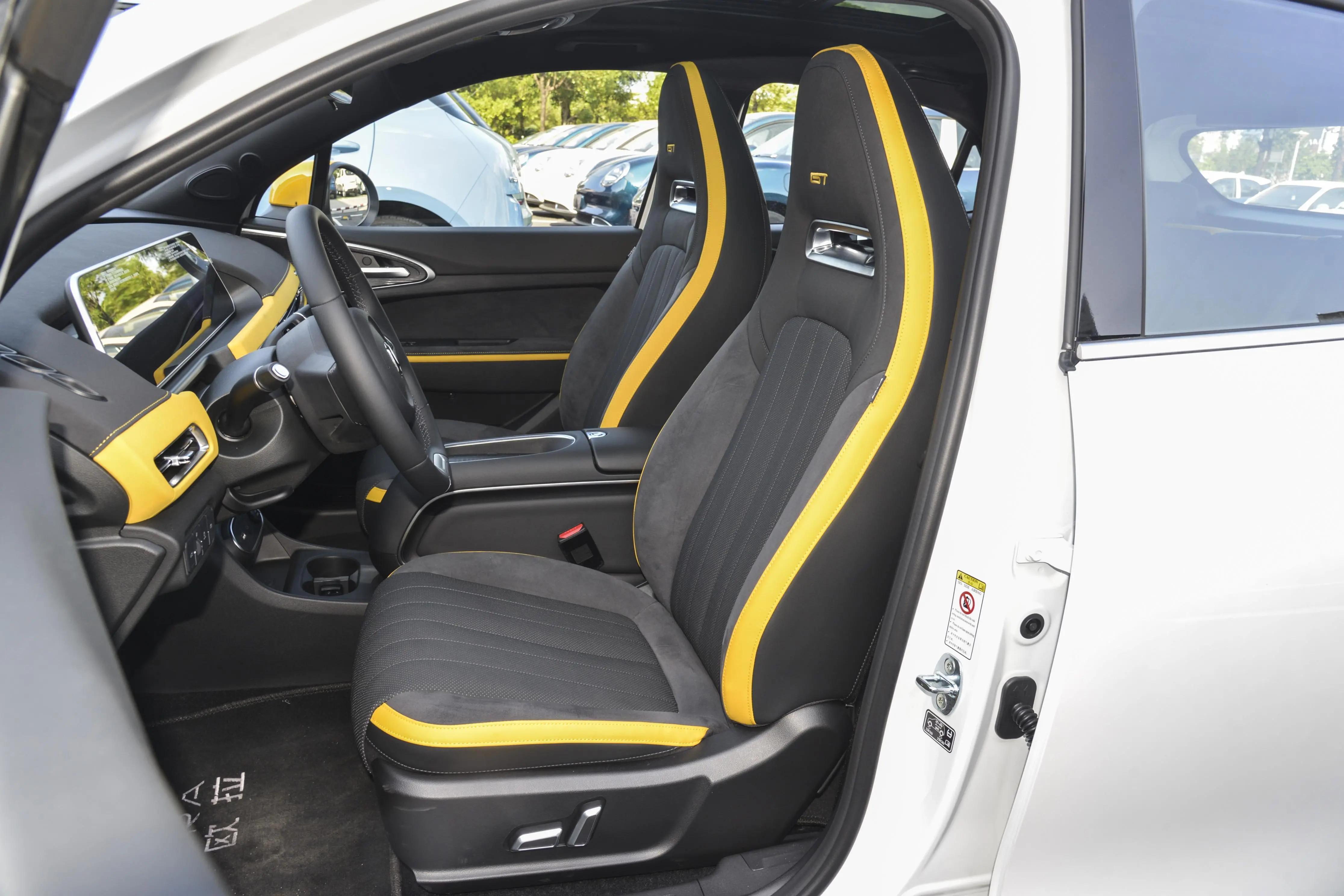 新车欧拉好猫GT，售价15.38万，代步通勤回头率高