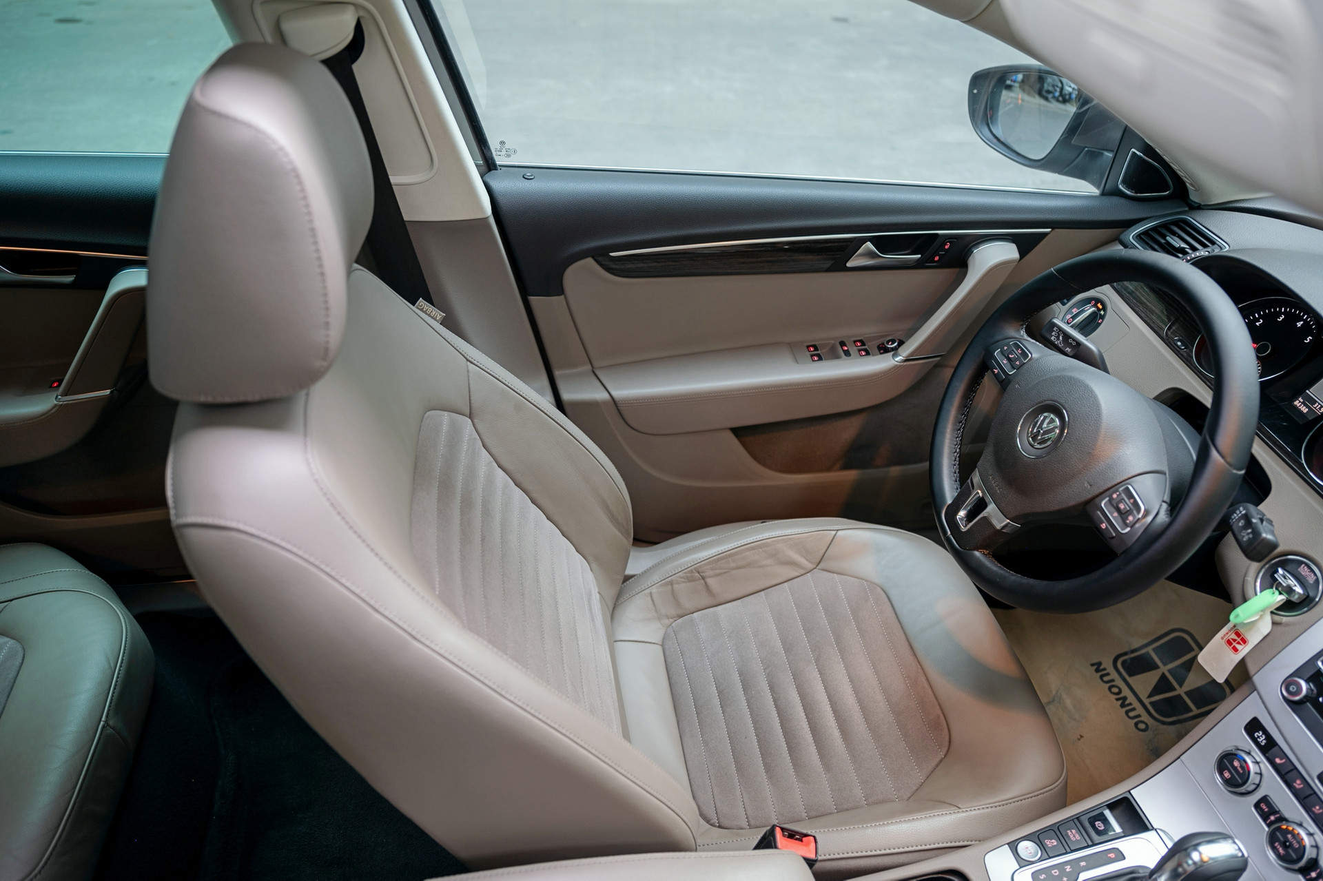 16款迈腾1.8t智享豪华版二手价格,全网最低二手20款迈腾豪华型