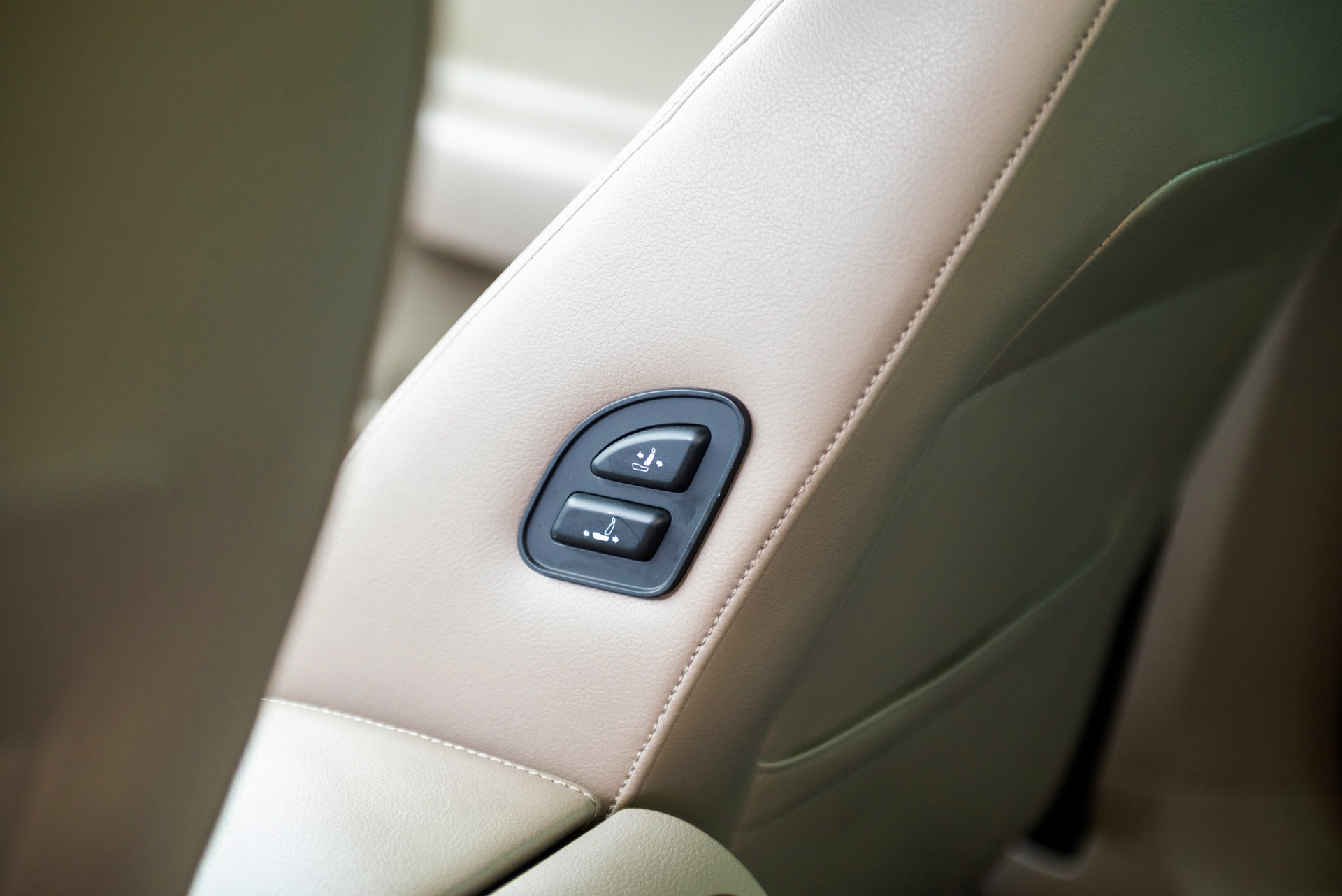 16款迈腾1.8t智享豪华版二手价格,全网最低二手20款迈腾豪华型