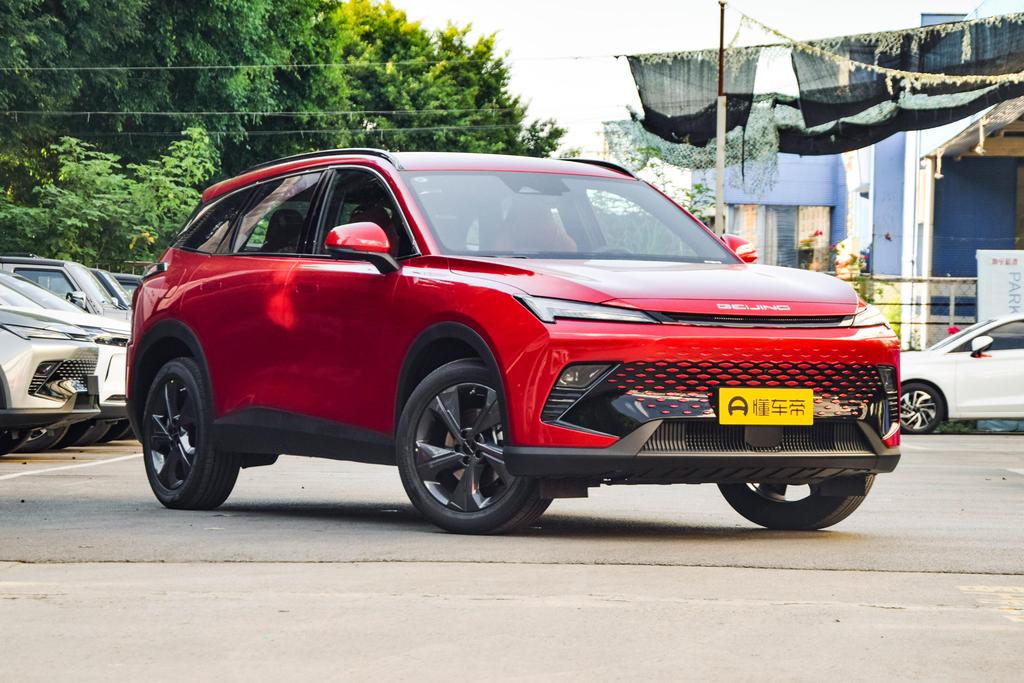 搭载1.5T发动机，配流媒体外后视镜，北京魔方