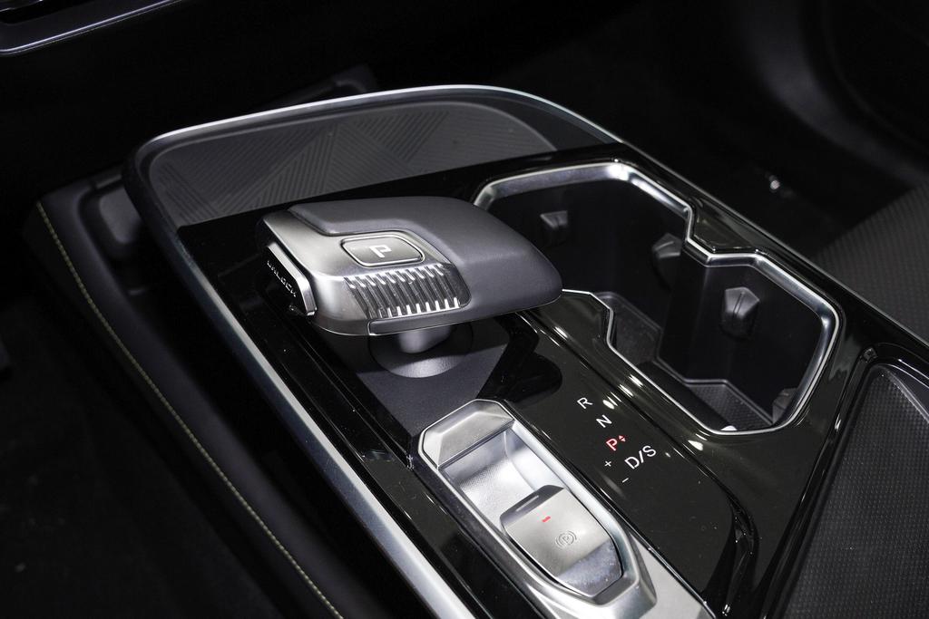 试驾北京汽车魔方：燃油车与智能化的最新结合。