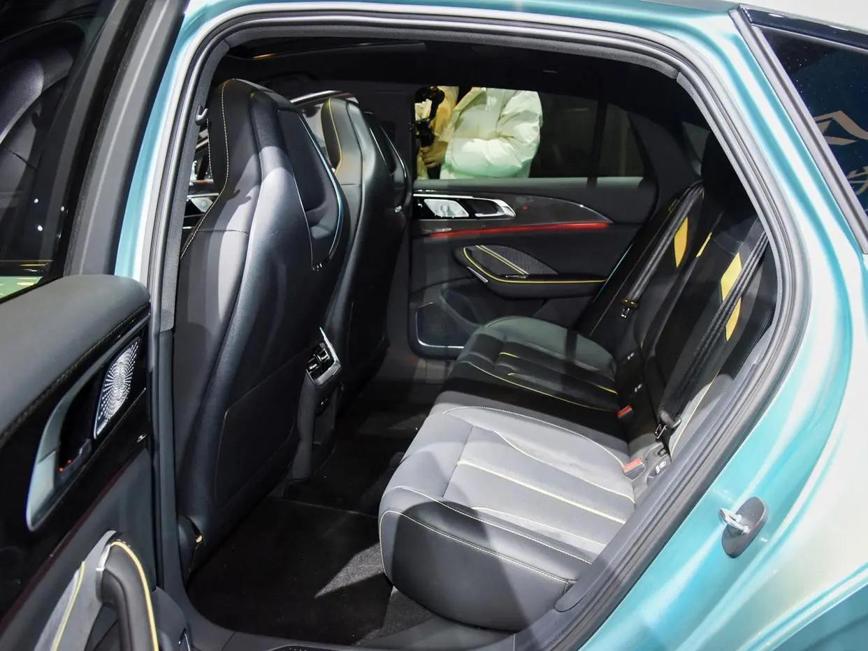 2.0t+8at的动力组合的合资车,车长超过5米的车价格10万