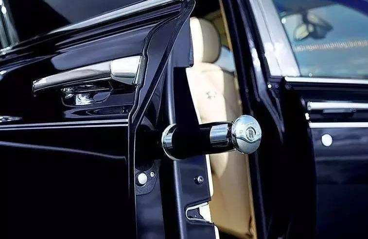 特斯拉天价口哨被抢光，马斯克割韭菜碾压苹果，汽车周边崛起了？