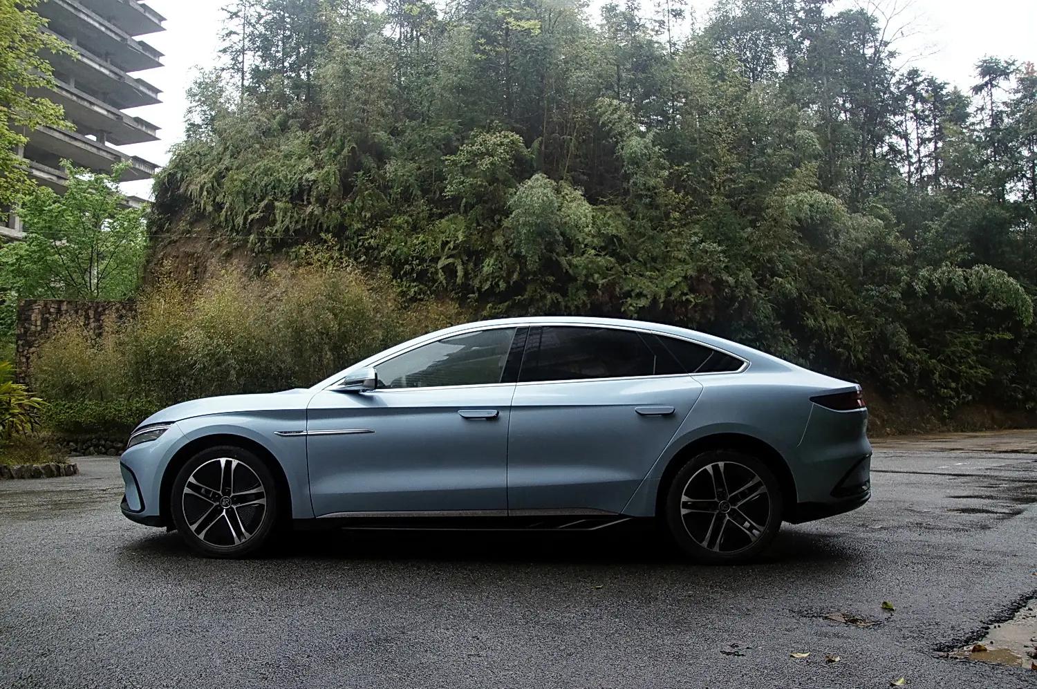 感受中式豪华比亚迪汉ev,颜值能打操控出色比亚迪汉ev