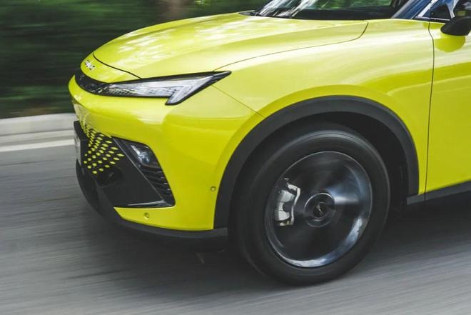 北汽魔方1.5t星耀版,北汽鸿蒙燃油车