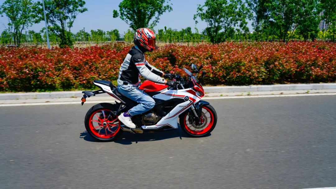 推荐中排仿赛,赛400值得入手吗骑行感受