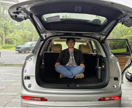 蓝电e5混动最低配评测,蓝电e5高速试驾评测