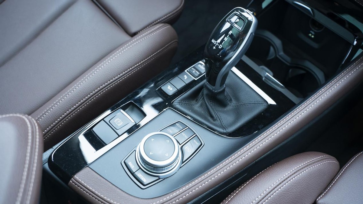 评测汽车宝马x11,宝马x1车测评