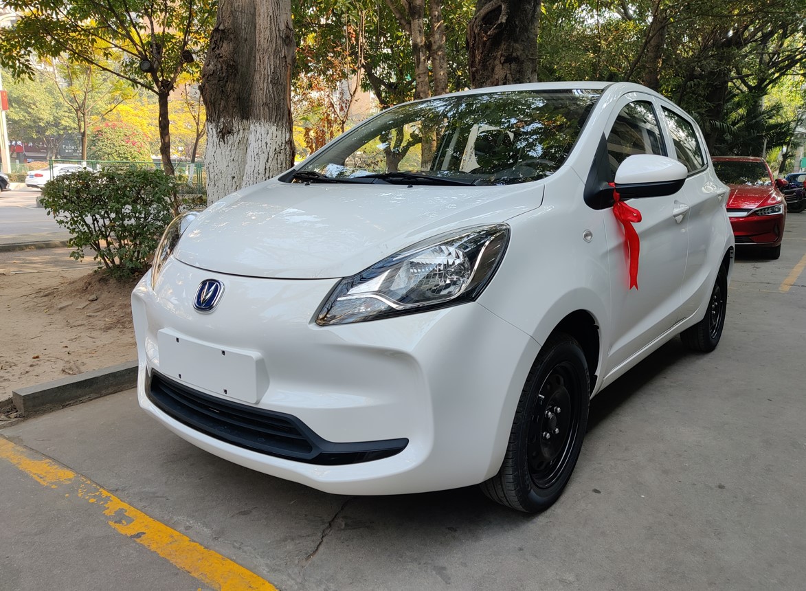 奔奔e-star2022新款赏心版内饰,长安新能源奔奔e-star功能介绍