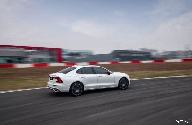 沃尔沃s60新能源舒适吗,沃尔沃s60多少钱一台新车