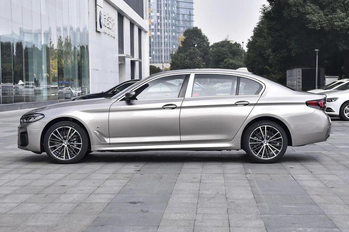 同级别奔驰宝马奥迪哪个好,奥迪a6l与宝马5系还有奔驰e哪个好