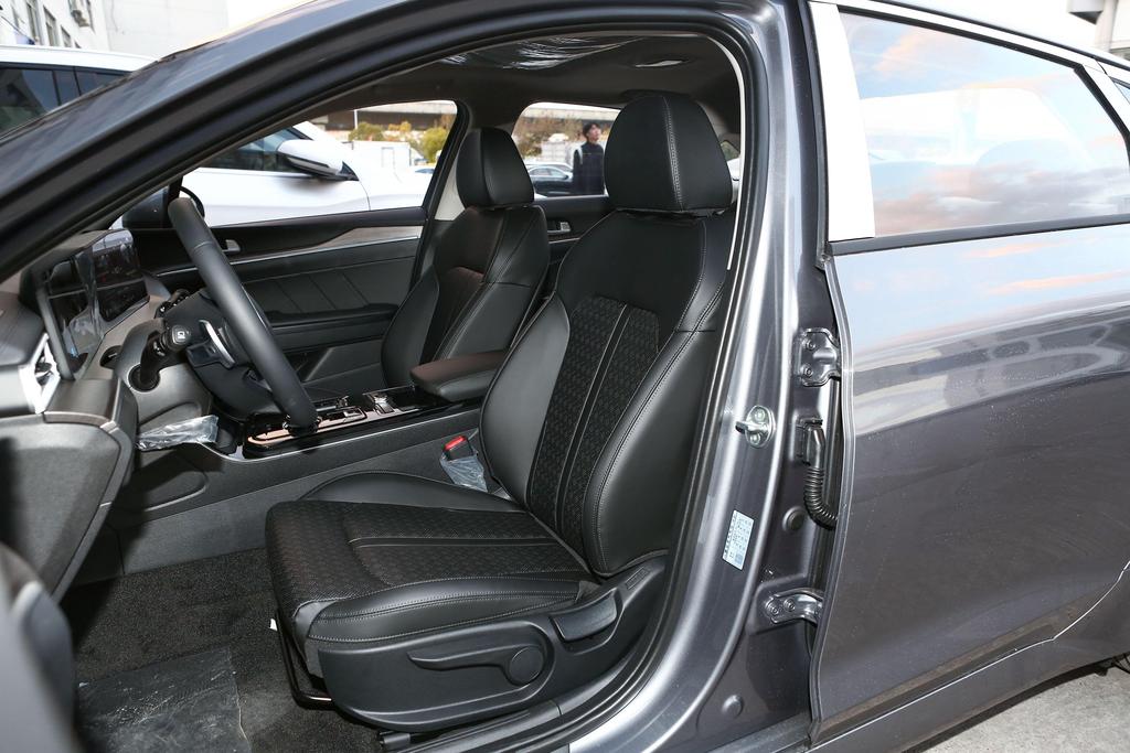 15万起亚k5能落地吗,起亚k52014款2.0latluxury