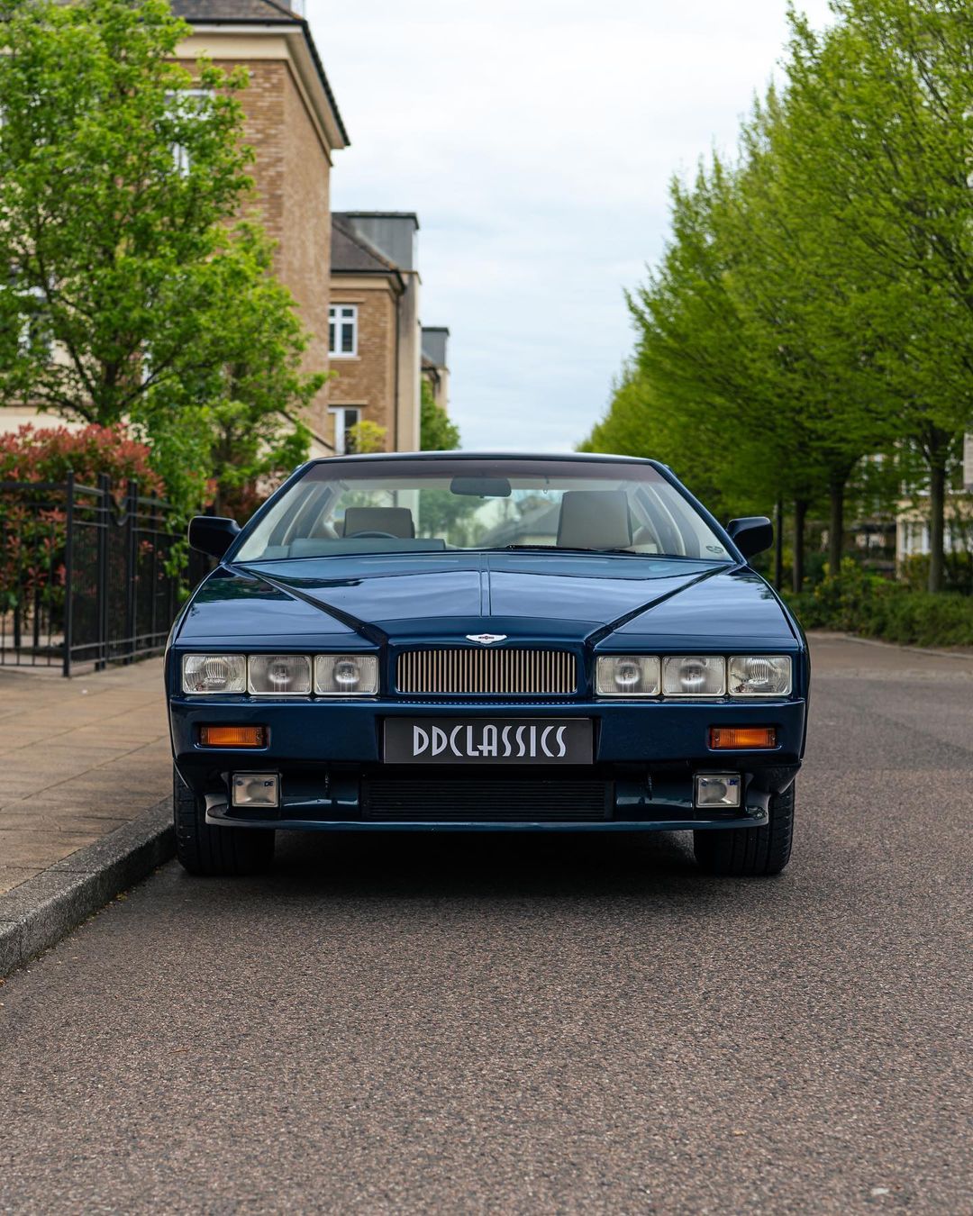 80年代阿斯顿·马丁·拉贡达价格,阿斯顿马丁老款拉贡达