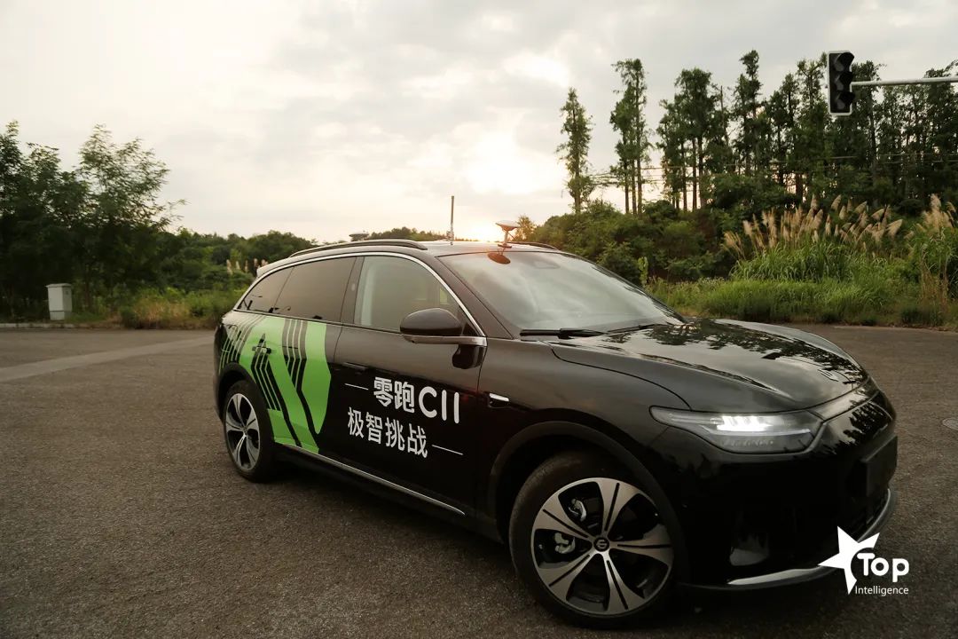 c11停车位,零跑c11沉浸式停车