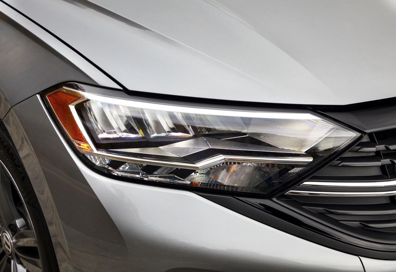 不带透镜led大灯实测,led车灯不加透镜带灯罩