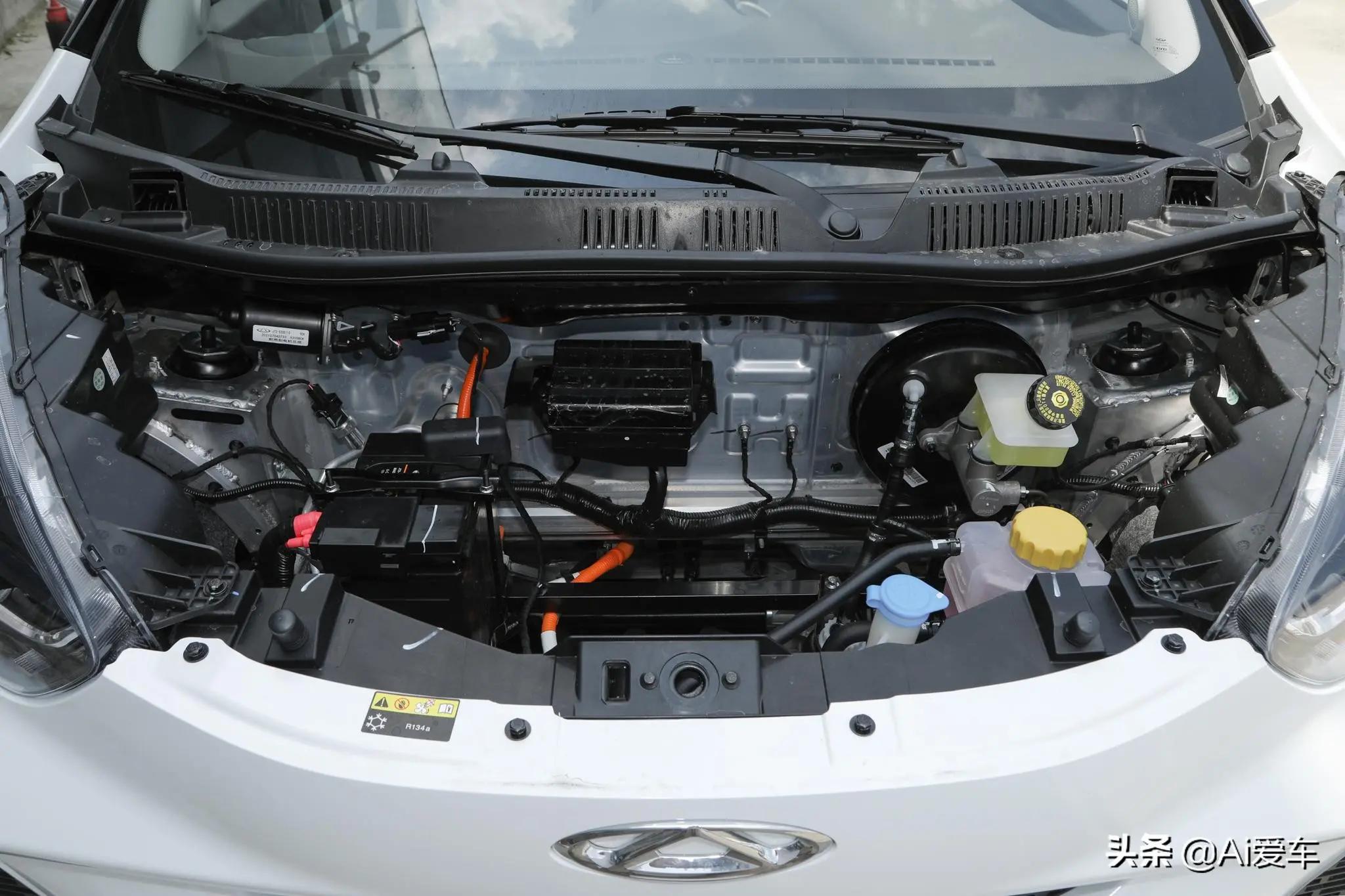 4座新能源汽车小蚂蚁,最新款新能源代步汽车小蚂蚁