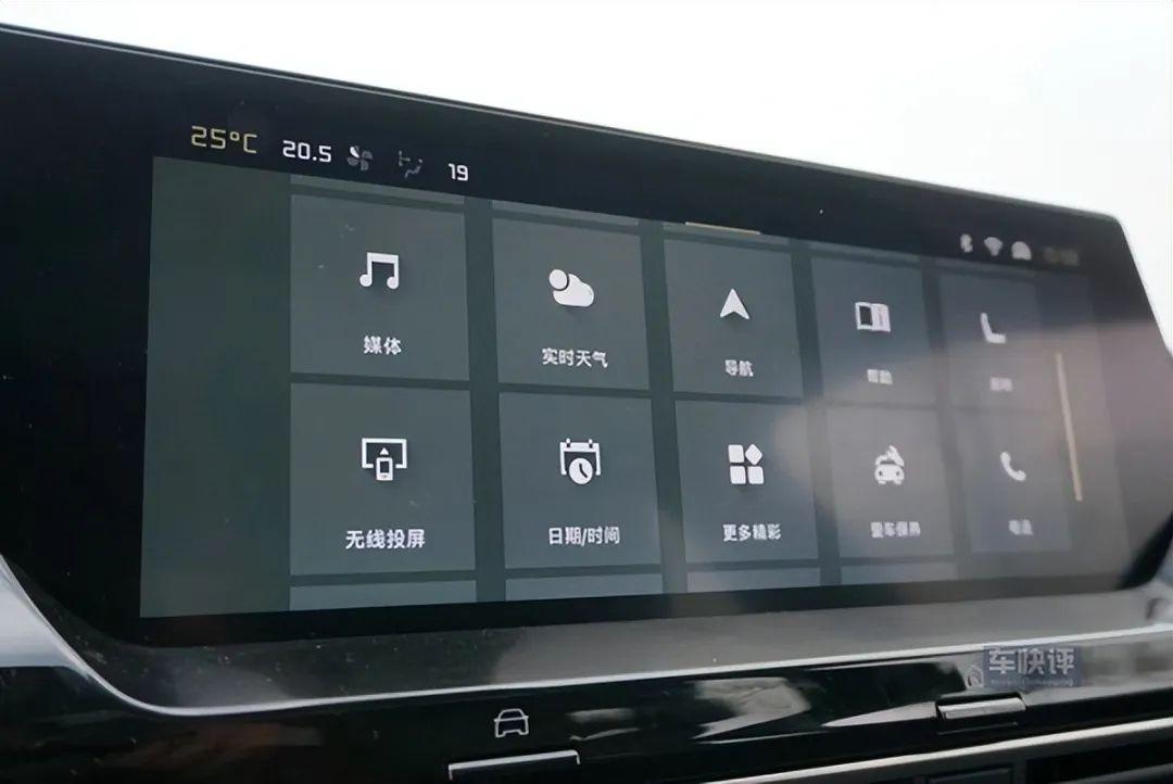 年轻人提雪铁龙凡尔赛c5x,价格不变新凡尔赛c5x哪款值得买