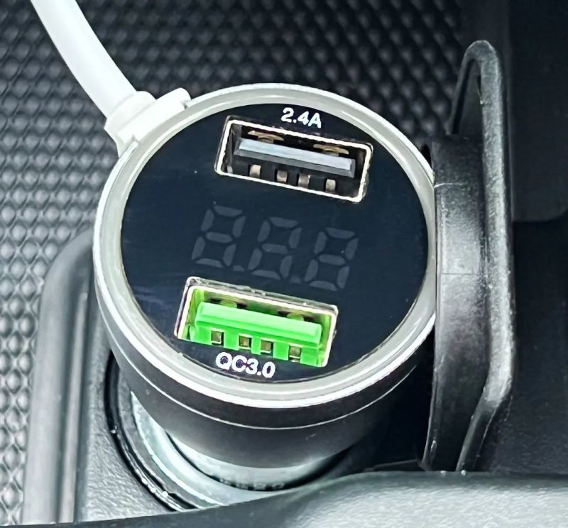 在车上给手机充电对车有影响吗,在车上给手机充电对手机电池好吗