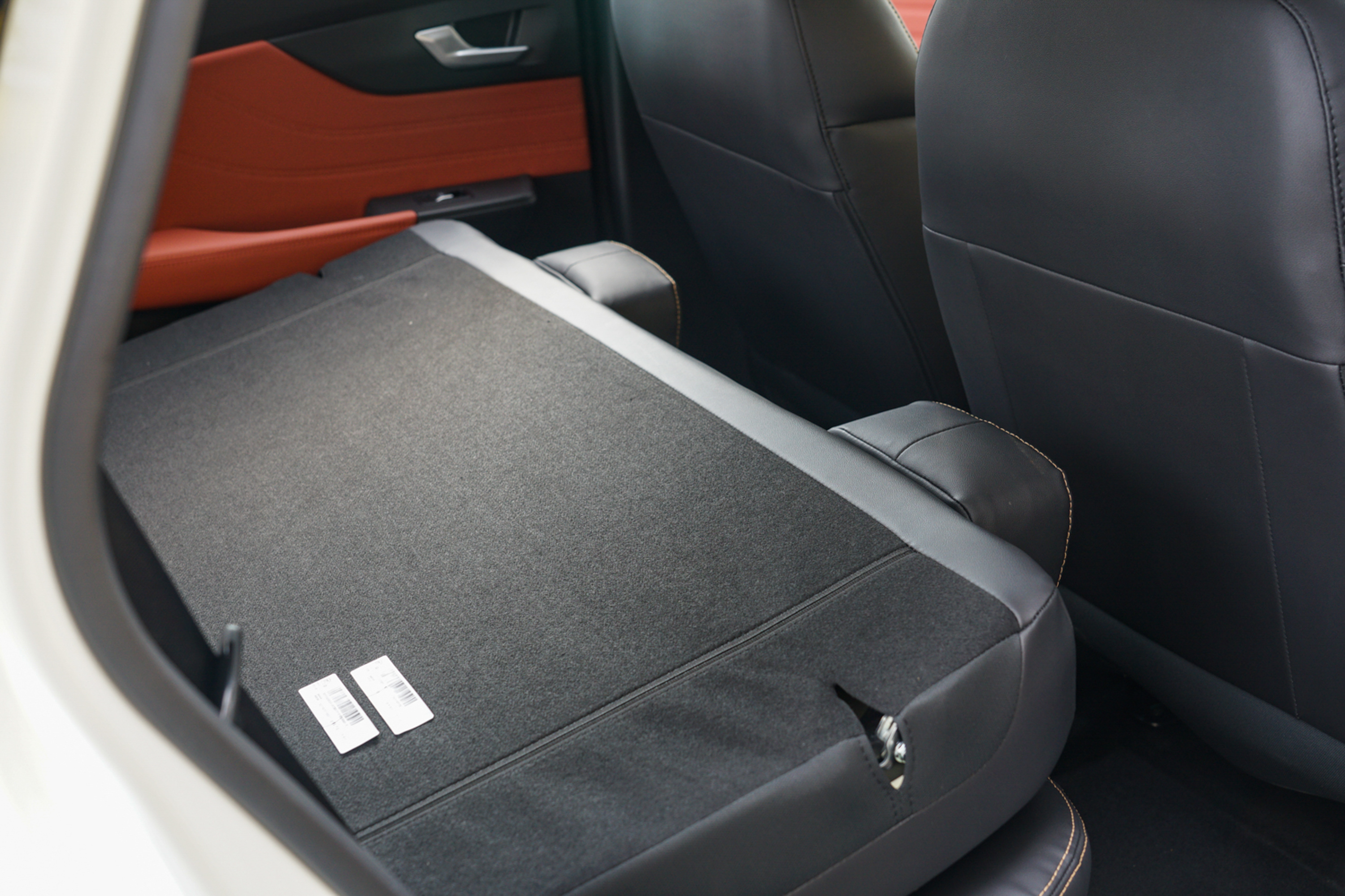 电动屋全新跨界车来了，YOUNG光小新购买手册