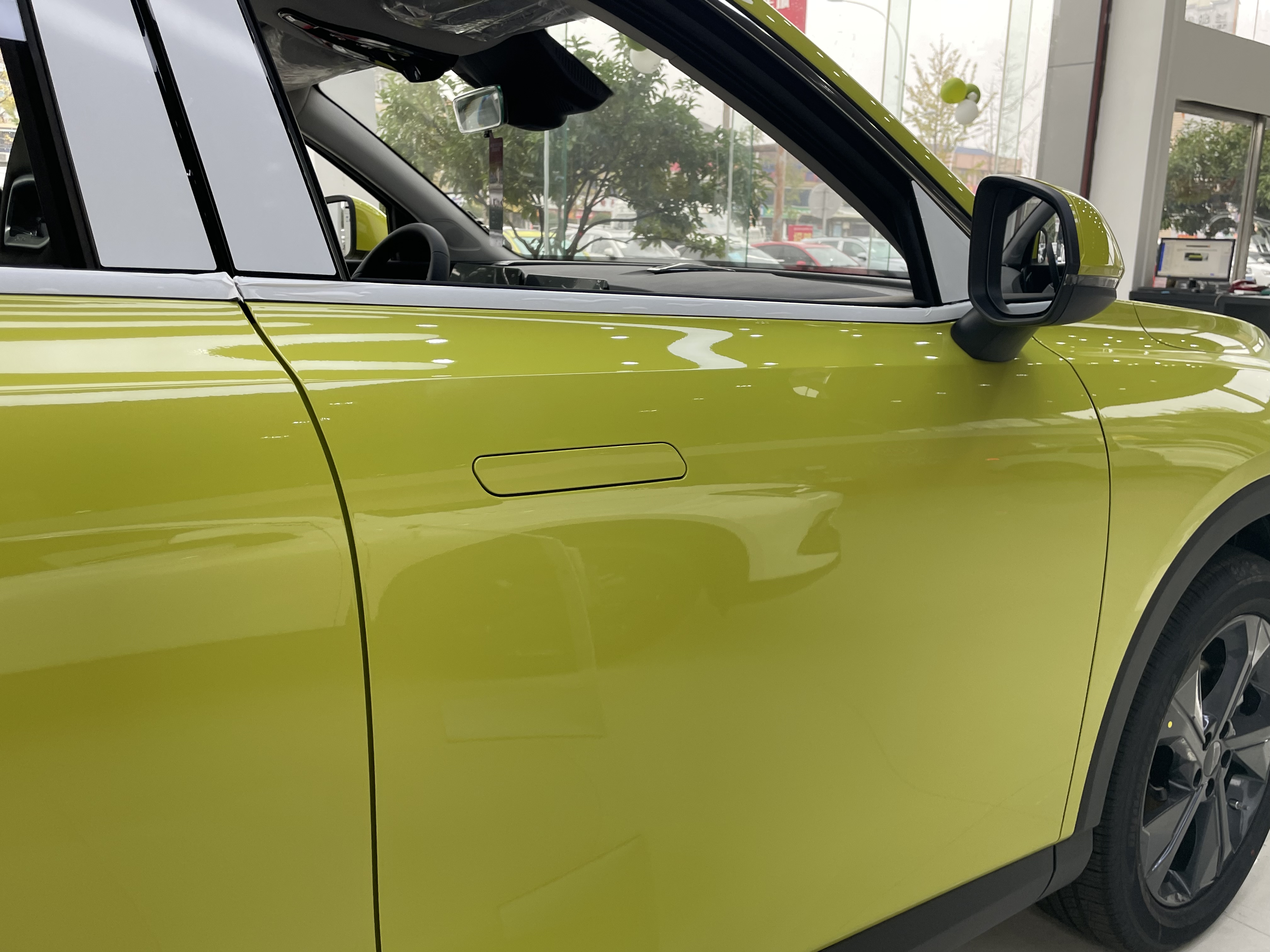 北汽魔方1.5t星耀版,北汽鸿蒙燃油车